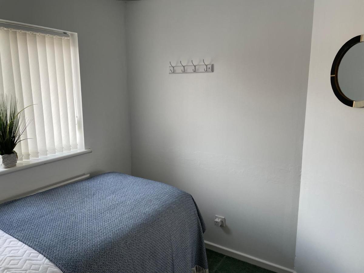 Comfortable And Spacious Superb Holiday Home In Llanelli, Dog Friendly Exterior foto