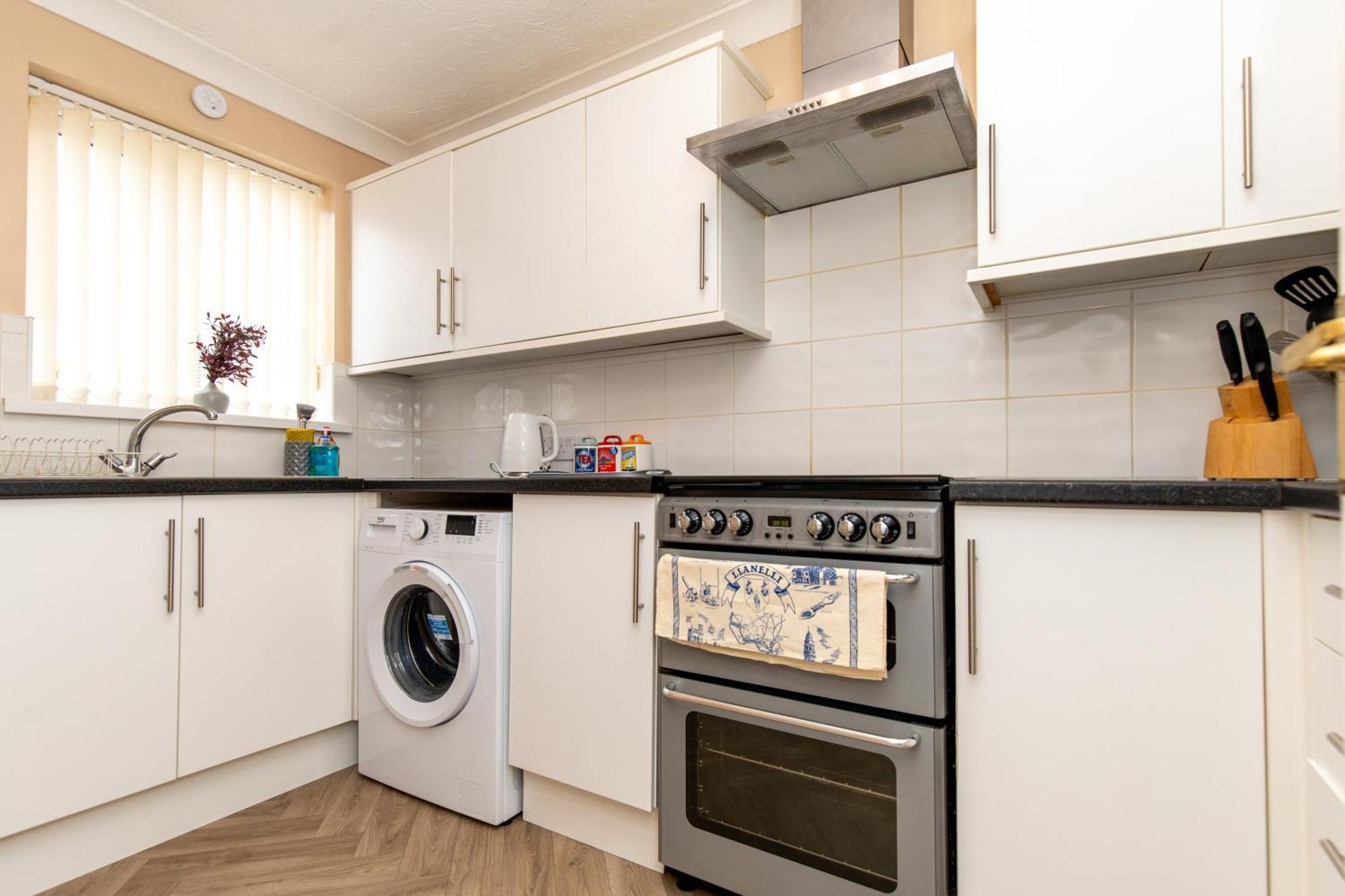 Comfortable And Spacious Superb Holiday Home In Llanelli, Dog Friendly Exterior foto